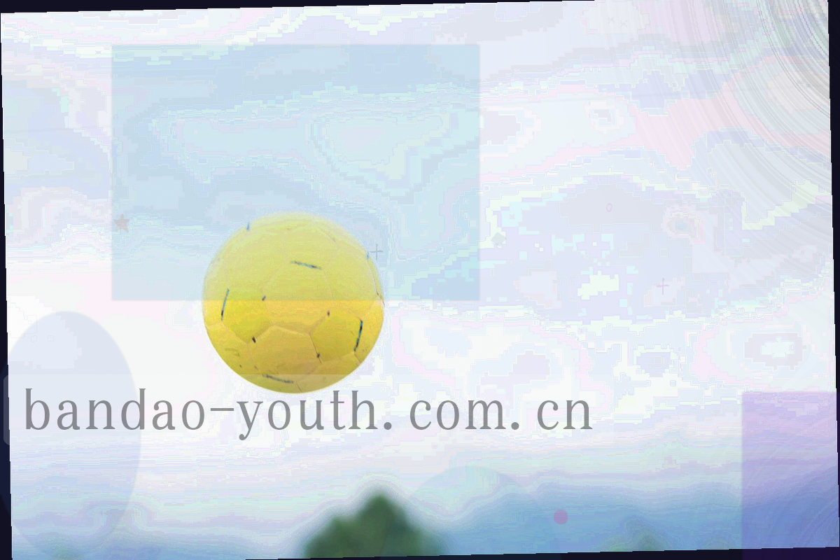 U11 年龄段球员在夜间灯光球场进行传球与跑位练习
